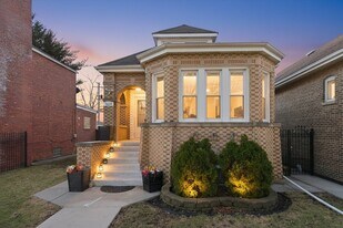 3835 W 65th St in Chicago, IL - Building Photo