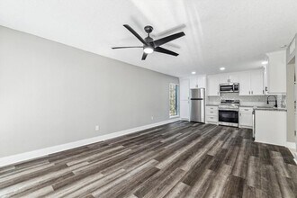 2790 W T C Jester Blvd in Houston, TX - Foto de edificio - Building Photo