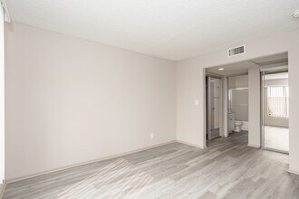 Lido Apartments - 3745 Glendon Ave in Los Angeles, CA - Building Photo - Interior Photo
