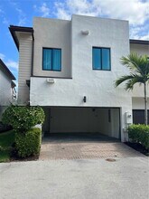 4740 NW 81st Ave in Doral, FL - Building Photo - Building Photo