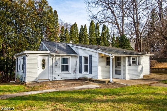 property at 16 Front St