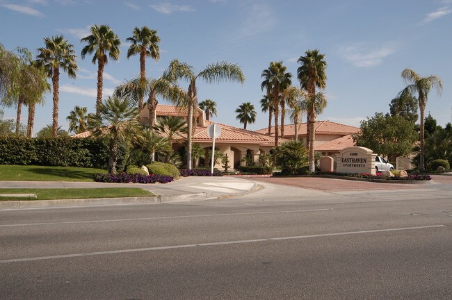 Easthaven in Indio, CA - Foto de edificio - Building Photo