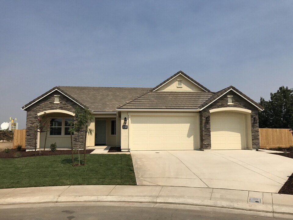 1600 Dolomite Ct in Los Banos, CA - Building Photo