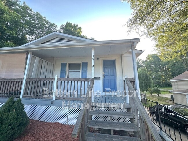 301 Vivian St in Cherryville, NC - Building Photo - Building Photo