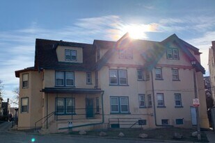 632 Howard Place in Madison, WI - Building Photo