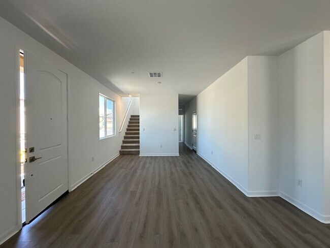 31649 Cobalite Dr in Winchester, CA - Building Photo - Building Photo