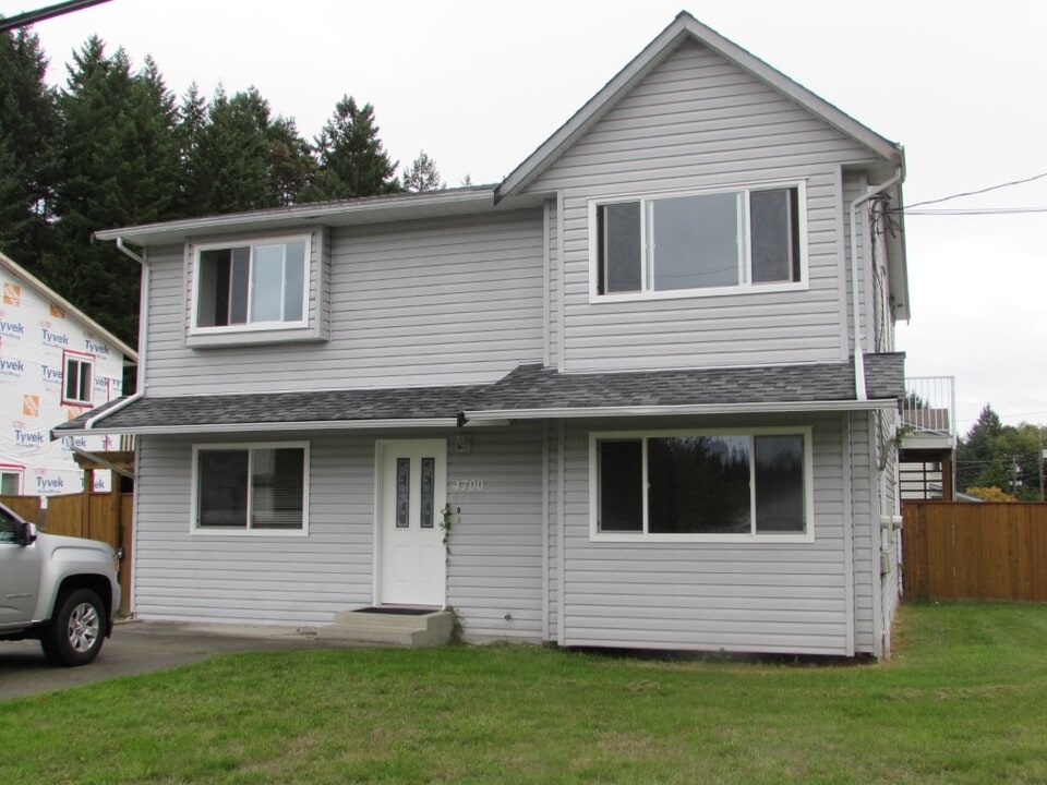 4700 Fairbrook Crescent in Nanaimo, BC - Building Photo