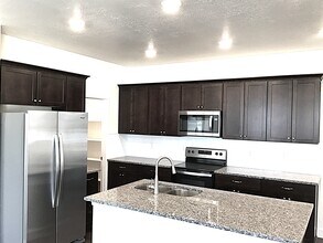 1246 E Ranch Rd in Eagle Mountain, UT - Building Photo - Building Photo