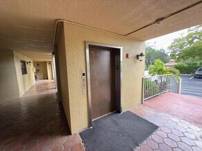 700 Uno Lago Dr, Unit 305 in Juno Beach, FL - Building Photo - Building Photo