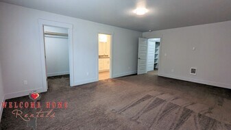 116-118 Oak St in Winlock, WA - Building Photo