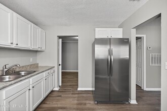 6955 Miss Muffet Ln S in Jacksonville, FL - Building Photo - Building Photo