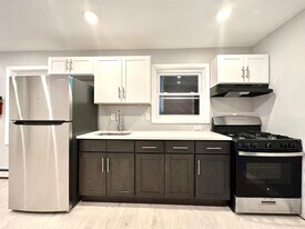 212 Zabriskie St in Jersey City, NJ - Building Photo