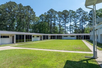 Courtyard Apartment Homes in Meridian, MS - Building Photo - Building Photo