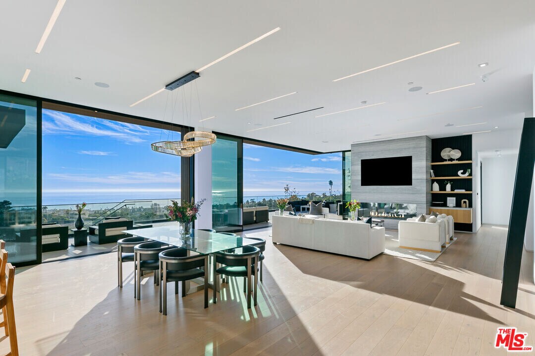 29623 Cuthbert Rd in Malibu, CA - Building Photo