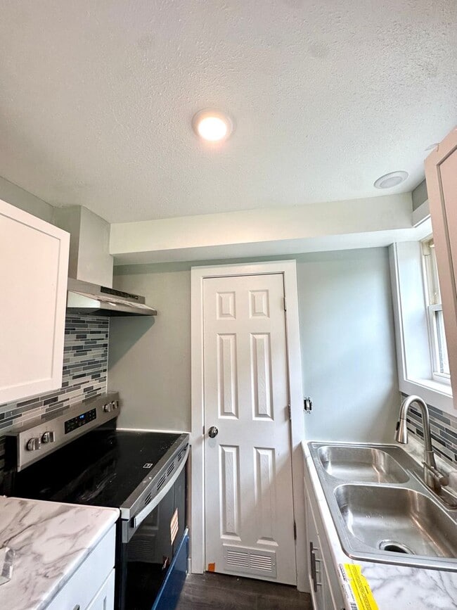 property at 201 N 9th St