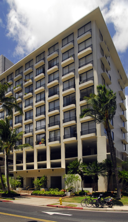 Seaside Suites in Honolulu, HI - Building Photo