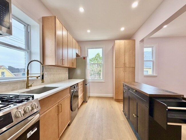 130 Beach St in Jersey City, NJ - Building Photo - Building Photo