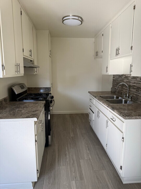 8834 Topanga Canyon Blvd in Los Angeles, CA - Building Photo