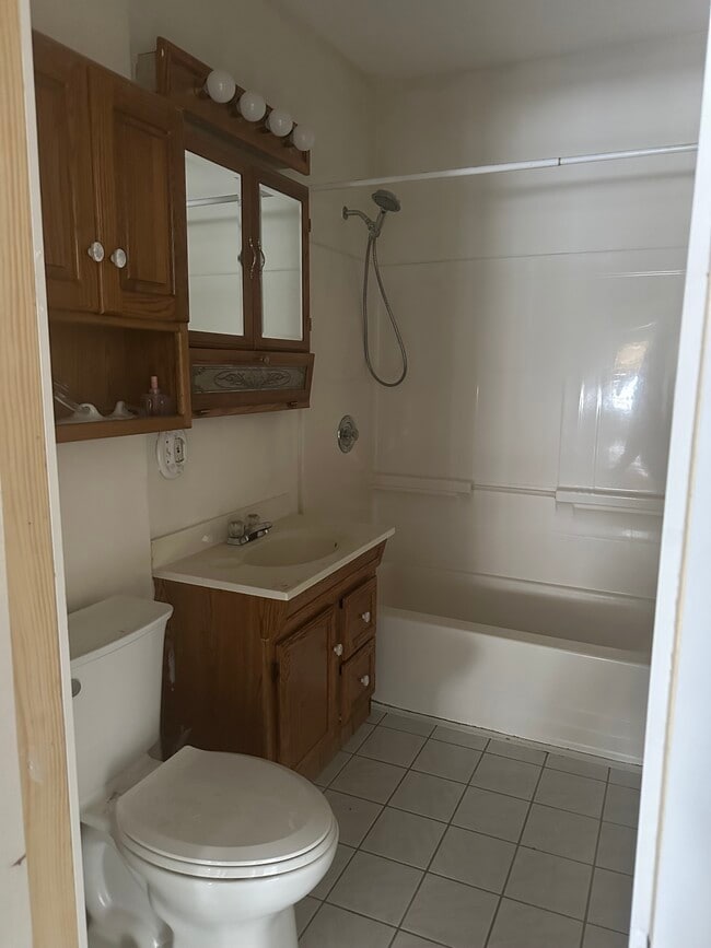 14 5th St, Unit 2nd Fl in Ansonia, CT - Building Photo - Building Photo