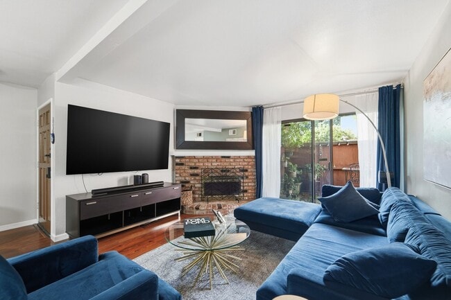 7135 Firmament Ave in Los Angeles, CA - Foto de edificio - Building Photo