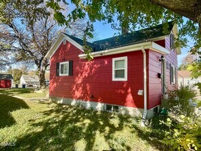 423 5th Ave NW in Jamestown, ND - Building Photo - Building Photo