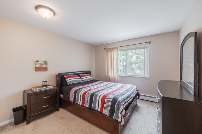 Heritage Arms in Midland, MI - Building Photo - Interior Photo