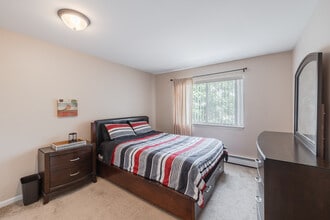 Heritage Arms in Midland, MI - Foto de edificio - Interior Photo