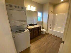 4907 SW Zenith Ave in Redmond, OR - Building Photo - Building Photo