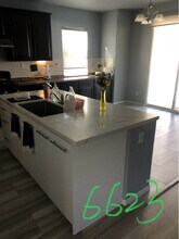 6623 Citrine Ct in Jurupa Valley, CA - Foto de edificio - Building Photo
