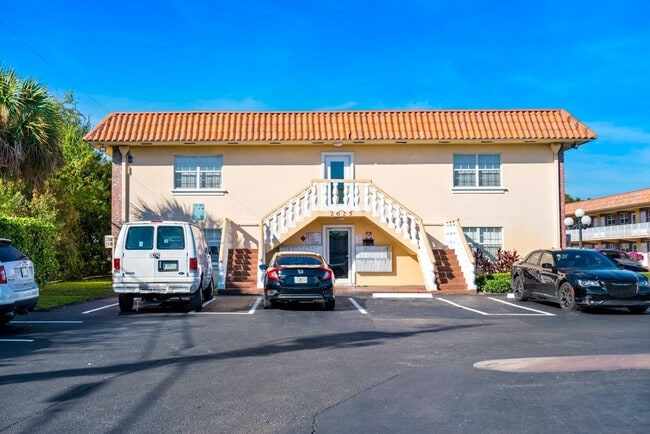 property at 2625 N Andrews Ave