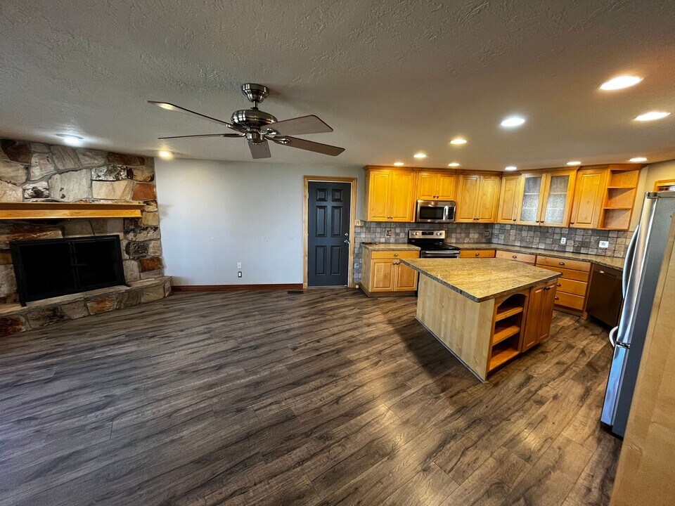 933 Northern Hills Cir in Bountiful, UT - Building Photo