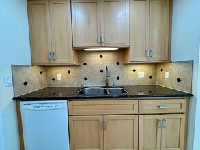 4 Admiral Dr in Emeryville, CA - Building Photo - Building Photo