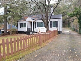 1056 Regent St SW in Atlanta, GA - Building Photo