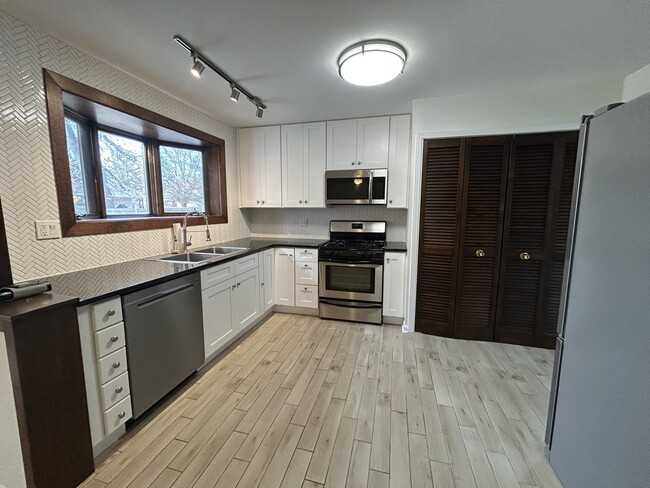 946 E Grant Dr in Des Plaines, IL - Building Photo - Building Photo