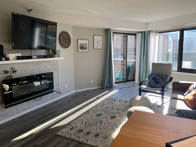 26 10th St W, Unit 301 in St. Paul, MN - Building Photo - Building Photo