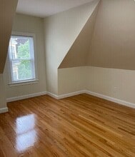 16 Harris St, Unit 12-3 in Brookline, MA - Foto de edificio - Building Photo