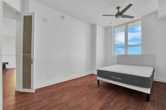 234 NE 3rd St, Unit 2202 in Miami, FL - Building Photo - Building Photo