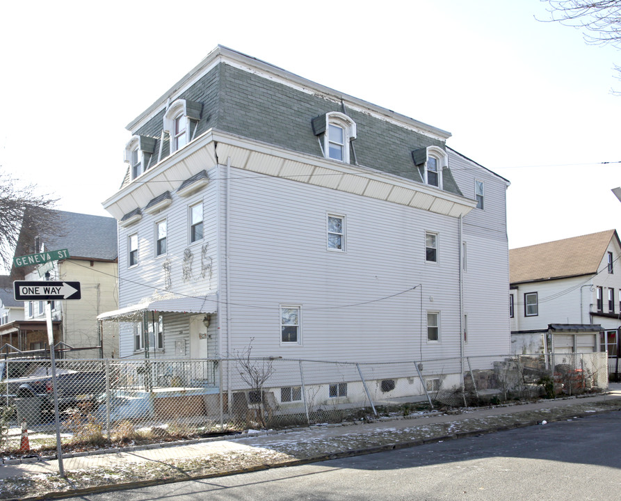 214 Elizabeth Ave in Elizabeth, NJ - Building Photo