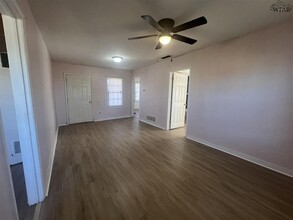 400 S Colorado St in Iowa Park, TX - Building Photo - Building Photo