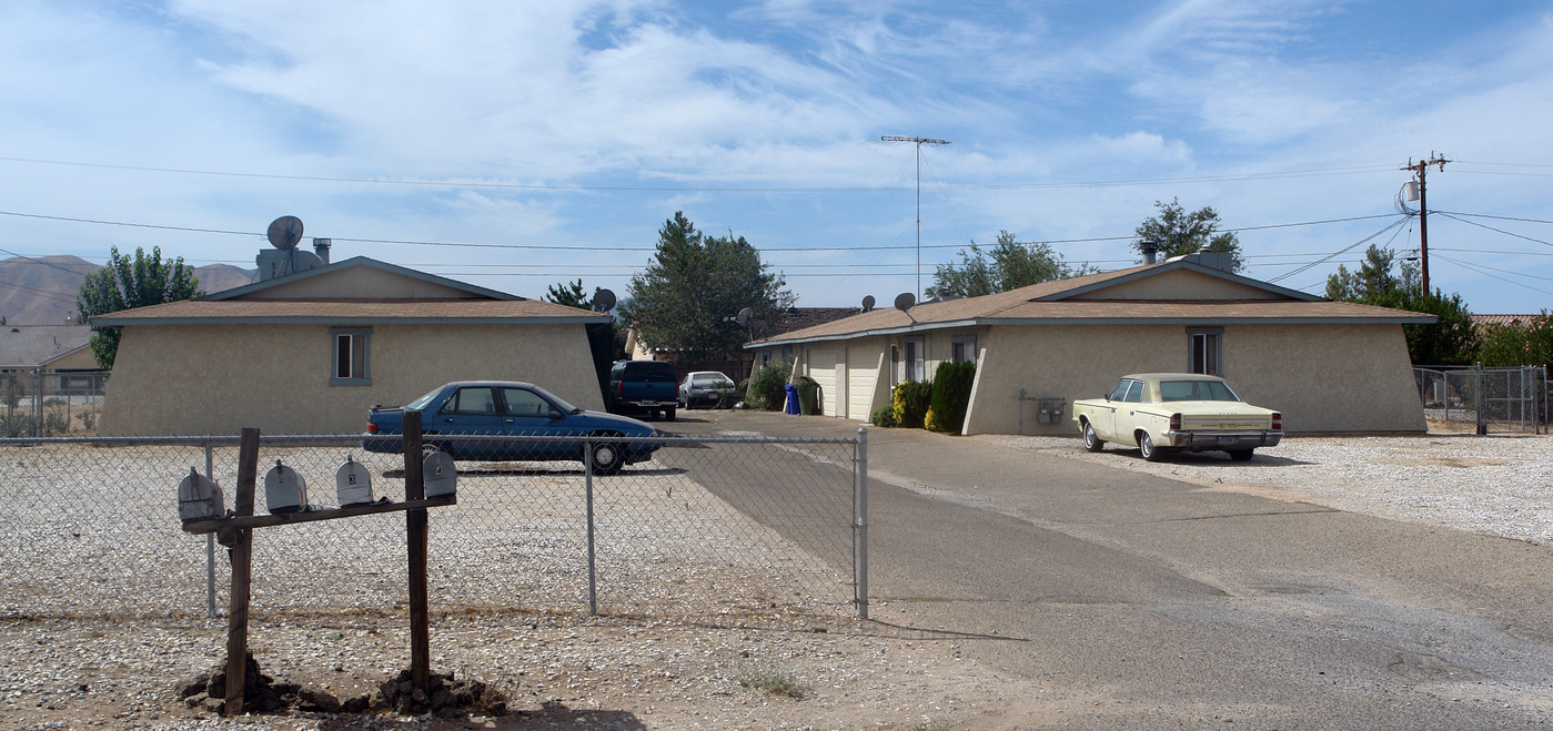 20975 Geronimo Rd in Apple Valley, CA - Building Photo