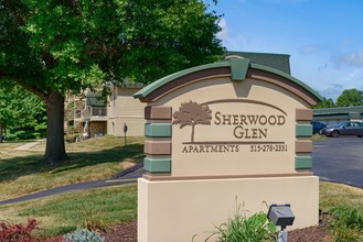 Sherwood Glen in Urbandale, IA - Foto de edificio - Building Photo