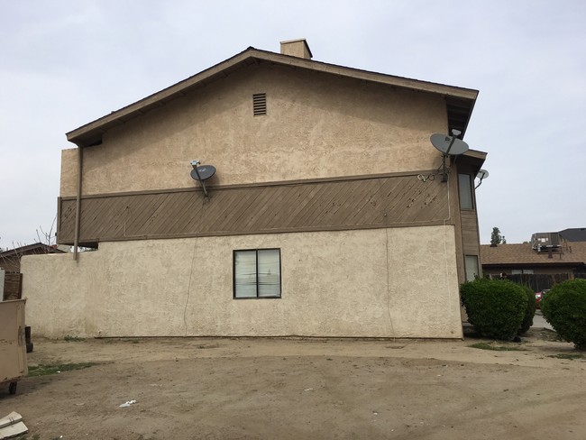 6409 Castleford St in Bakersfield, CA - Foto de edificio - Building Photo