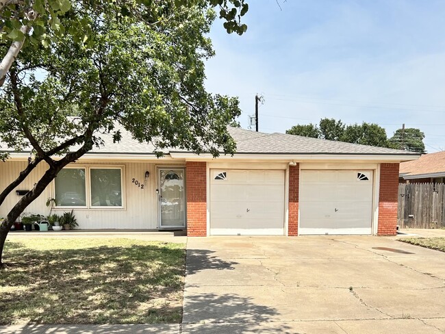2012 54th St in Lubbock, TX - Building Photo - Building Photo