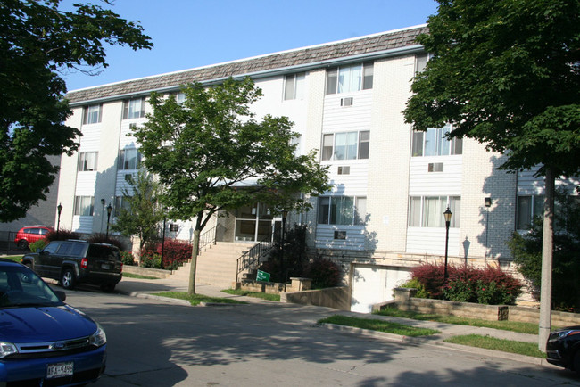 The Aspen in Milwaukee, WI - Building Photo - Primary Photo