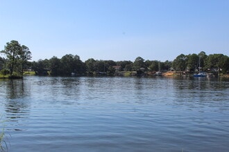 1139 N Bayshore Dr in Valparaiso, FL - Building Photo - Building Photo