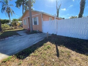 537 Sacramento St in North Fort Myers, FL - Building Photo - Building Photo