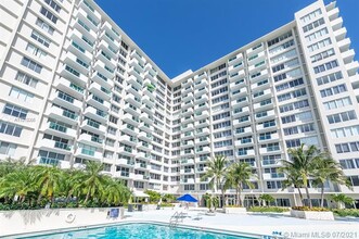 1200 West Ave, Unit 303 in Miami Beach, FL - Building Photo - Building Photo