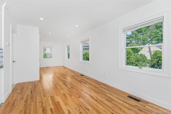 174 Ashford Ave, Unit B in Dobbs Ferry, NY - Building Photo - Building Photo