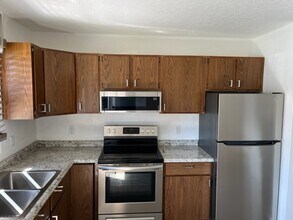 601 Rizek Dr in North Liberty, IN - Foto de edificio - Building Photo