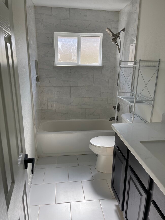 1202 E Princeton Ln in Deer Park, TX - Building Photo - Building Photo